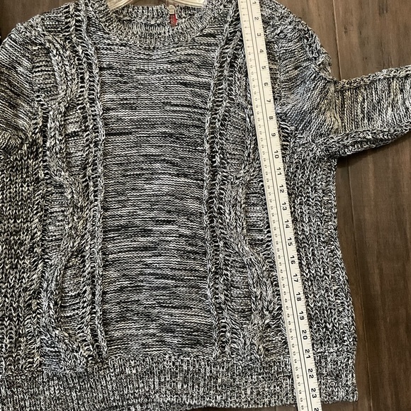 360 Cashmere Black White Cable Knit Crew Neck Sweater Exposed Back Zip Size M - Picture 4 of 8